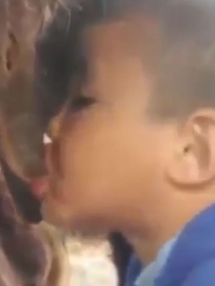 ����կС�к�ֱ�Ӵ�ţ����ͷ����ţ��