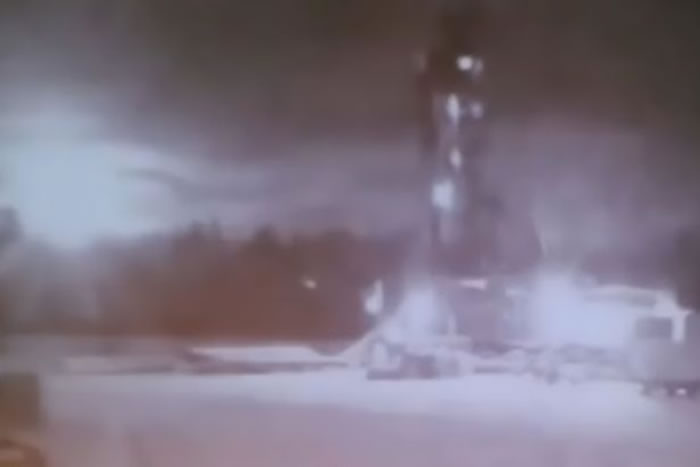 俄罗斯夜空惊现绿色发光球落在西伯利亚贝加尔湖附近 或是猎户座流星雨