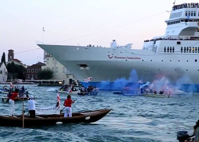 当地居民早前曾示威抗议大量游客涌入该市。