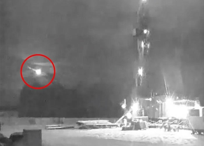 陨石俨如火球一般,令人啧啧称奇。