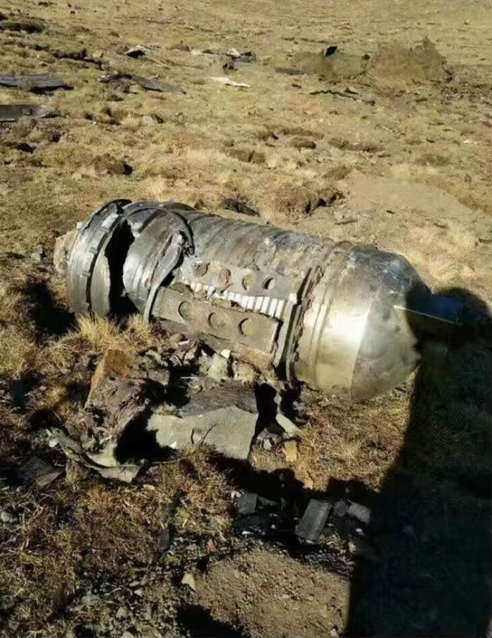 发现坠落物的位置距离酒泉卫星发射中心约400公里,故有人认为可能是火箭残骸。