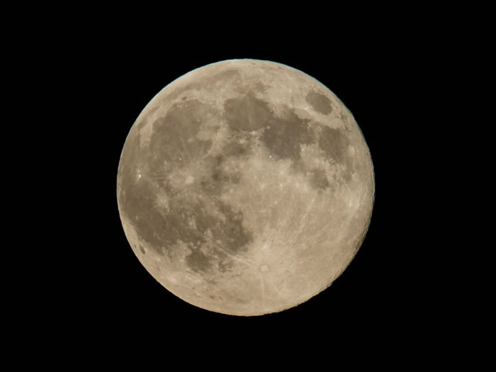 2014��8��10�գ��ڻ�ʢ�������ĳ������������������������о����ص�ʱ�������ִ����������¡� / Photograph by Bill Ingalls, NA