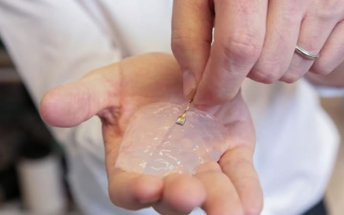 ���װ�ÿɽ�˼��ת��Ϊ�����ĵ���Ѷ�š�