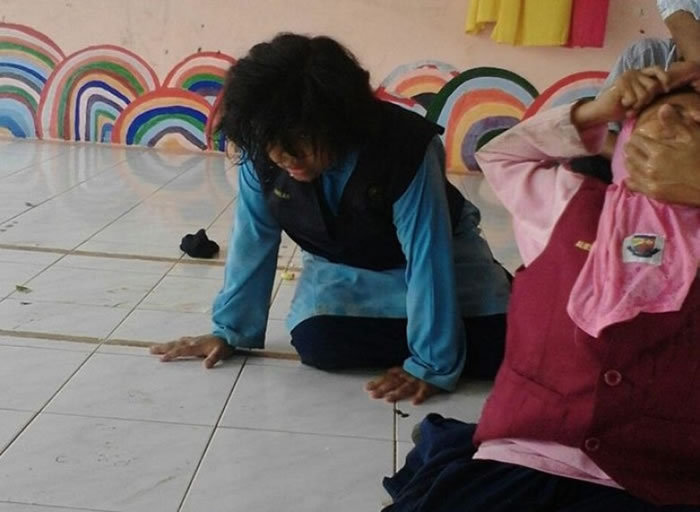 �б���ָѧ������ץǽ�������ϻ�һ����