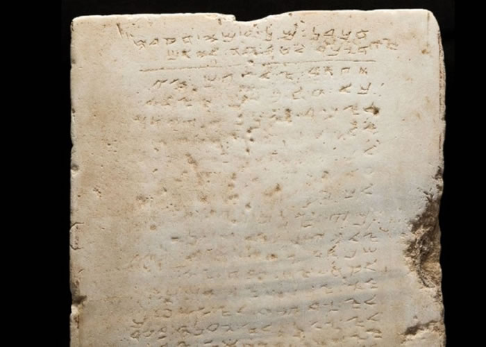 ʯ������Ϊ��ɫ�С���������