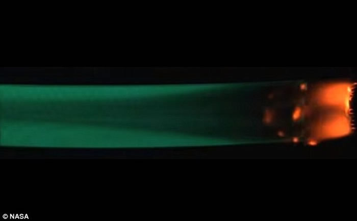 NASA在“天鹅座”货运飞船上进行名为“Saffire”的放火实验