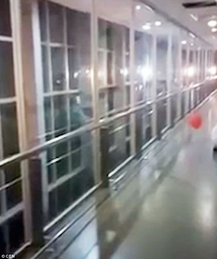 阿根廷医院发生怀疑灵异事件：恐怖气球跟着医院职员懂得转弯
