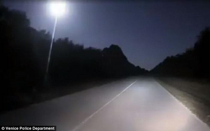 美国多地夜空出现巨大火球 火流星被误认UFO入侵地球