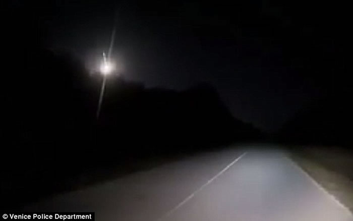 美国多地夜空出现巨大火球 火流星被误认UFO入侵地球