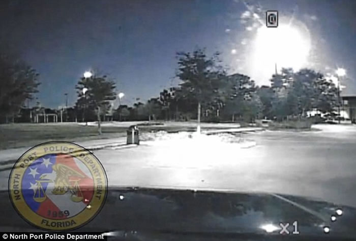 美国多地夜空出现巨大火球 火流星被误认UFO入侵地球