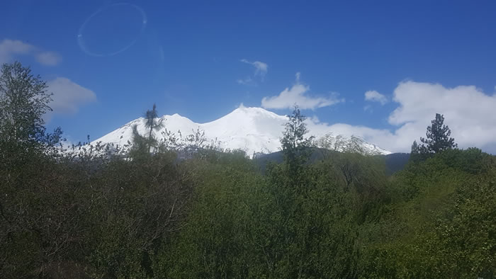 《台湾UFO.外星人与超常现象档案》:美国加州5号公路天空惊现“异次元入口”