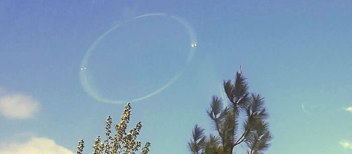 环上有对称亮点,似乎为UFO