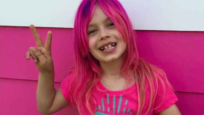 杰克逊得到父母谅解,成为父母的女儿。