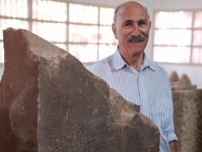 柬埔寨国家博物馆展出公元683年石刻 阿拉伯数