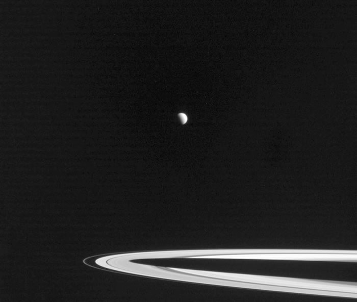 ӿ̫մĽǶȿȥǹǻ顣 PHOTOGRAPH BY NASA, JPL-CALTECH, SPACE SCIEN