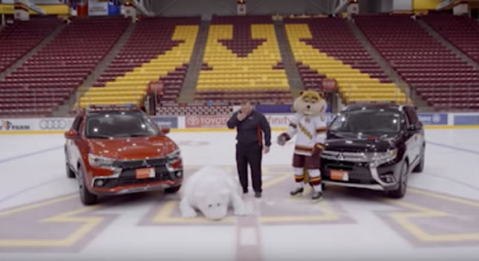 三菱邀美国明尼苏达大学合作拍广告,拍摄过程中只见大白熊频频滑倒,滑稽模样让主持人频笑场。