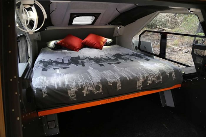 谁说露营就一定很克难?加大双人床、热水、暖气、厨房通通都有!