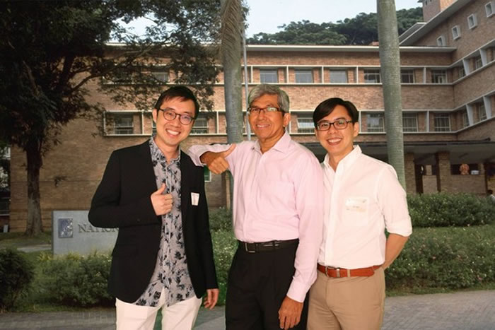 新加坡通讯及新闻部长雅国(中立者)。