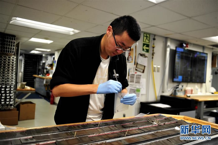 Ž֪٣׺ɣＸǨڷŴ1000౶΢£ġϵĿѧҶ˴ϺȡоС΢硱ԡ»緢 㣩