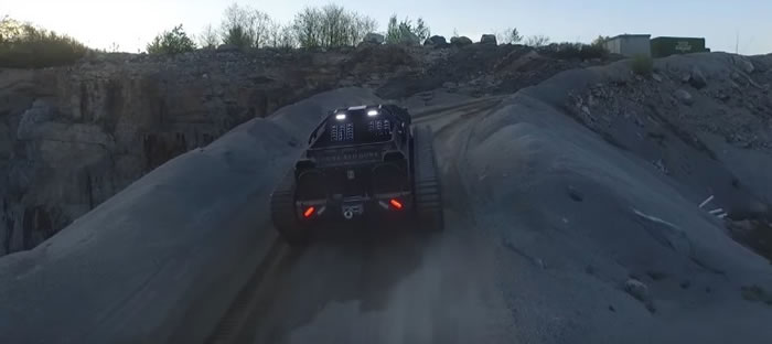 美国军火商测新形轻坦克“切锯”(Ripsaw) 有望成为美军未来新战力