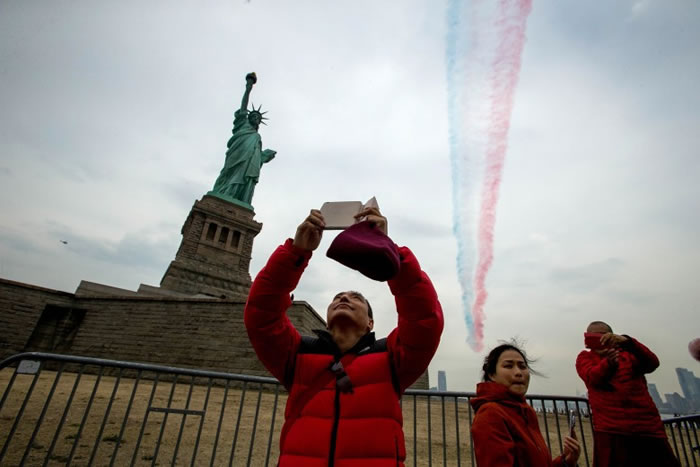 为纪念美国参加第一次世界大战100周年 法国空