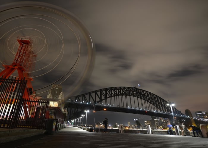 悉尼港大桥关灯支持“全球一小时”。