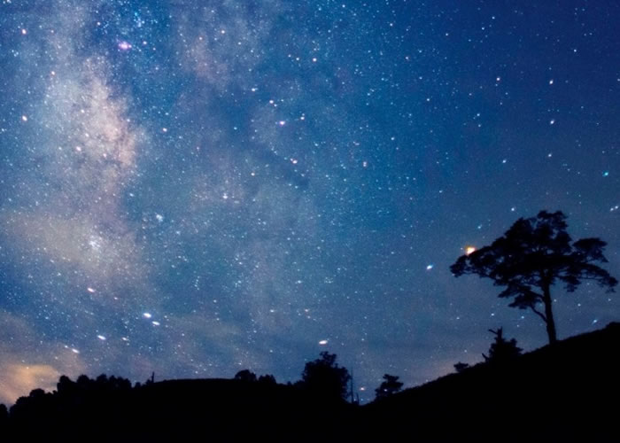 长野县阿智村星空璀璨。