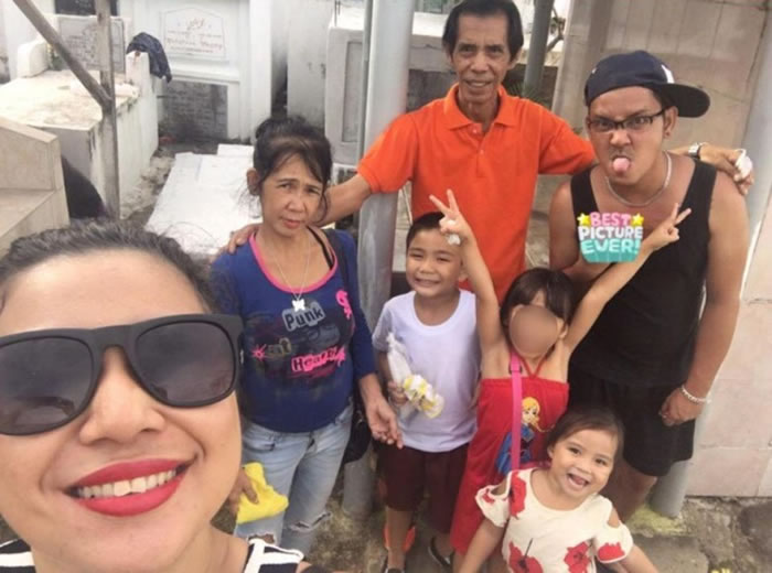 帕雷雅(橙衣)的家人正努力筹款。