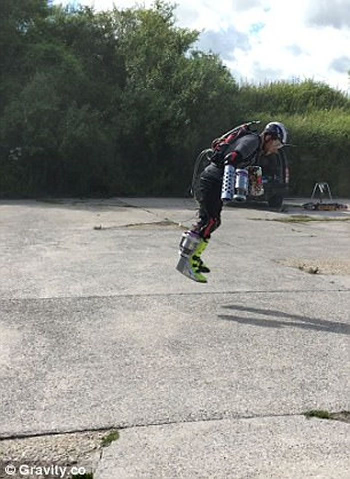 英国发明家Richard Browning研制飞行器“代达洛斯” 梦想成真变铁甲奇侠