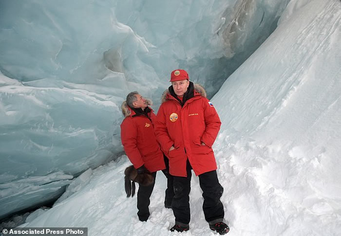 俄罗斯总统普京走访北极并视察冰川 称气候变化不是人类活动所造成