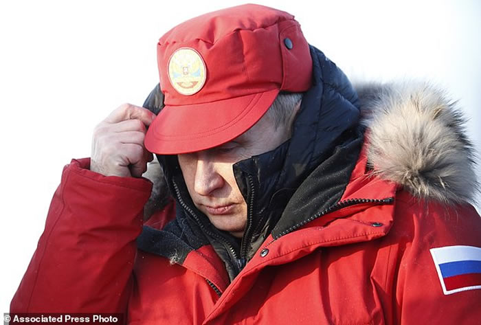 俄罗斯总统普京走访北极并视察冰川 称气候变化不是人类活动所造成