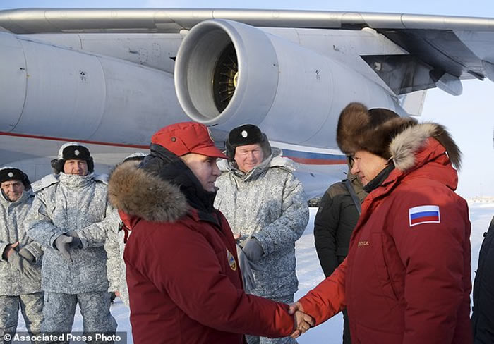 俄罗斯总统普京走访北极并视察冰川 称气候变化不是人类活动所造成
