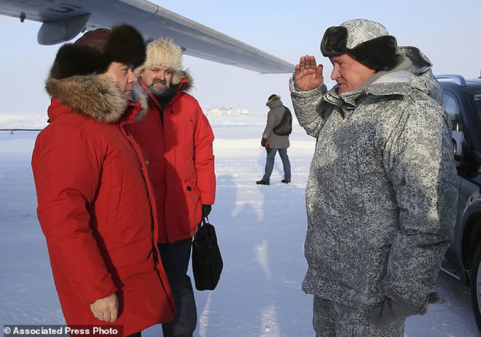 俄罗斯总统普京走访北极并视察冰川 称气候变化不是人类活动所造成
