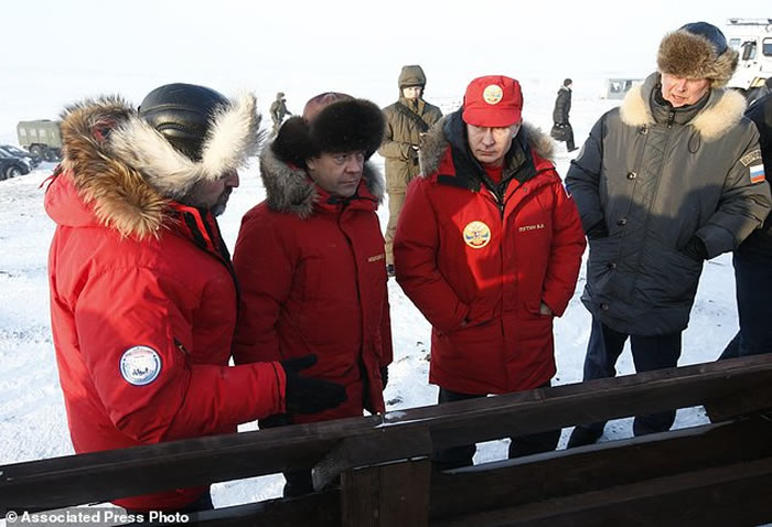 俄罗斯总统普京走访北极并视察冰川 称气候变化不是人类活动所造成