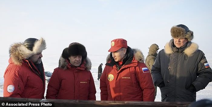 俄罗斯总统普京走访北极并视察冰川 称气候变化不是人类活动所造成