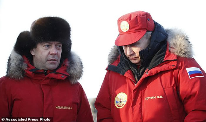 俄罗斯总统普京走访北极并视察冰川 称气候变化不是人类活动所造成