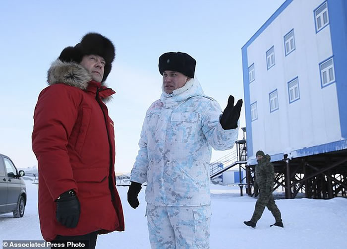 俄罗斯总统普京走访北极并视察冰川 称气候变化不是人类活动所造成