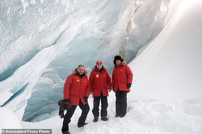 俄罗斯总统普京走访北极并视察冰川 称气候变化不是人类活动所造成