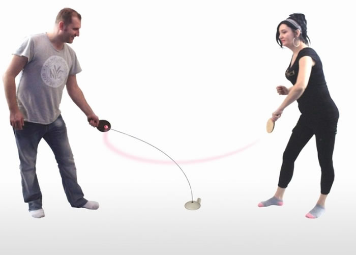 装置可以让人随意打球。