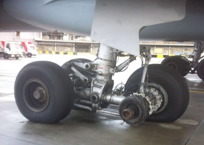 加拿大航空公司发生“轮胎飞脱”事件。