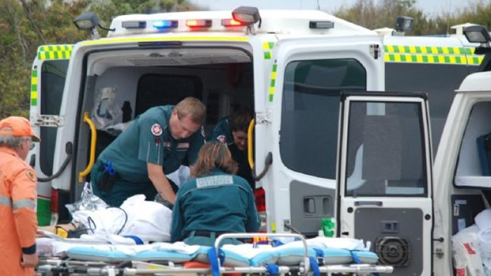 日前有少女到岸边滑浪时,被鲨鱼袭击死亡。