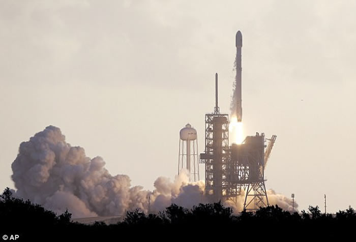 美国太空探索科技公司（SpaceX）首次涉足军事发射 为政府发射间谍卫星