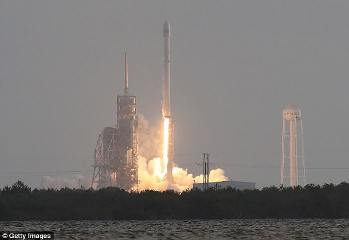 ����̫��̽���Ƽ���˾��SpaceX���״�������·��� Ϊ��������������