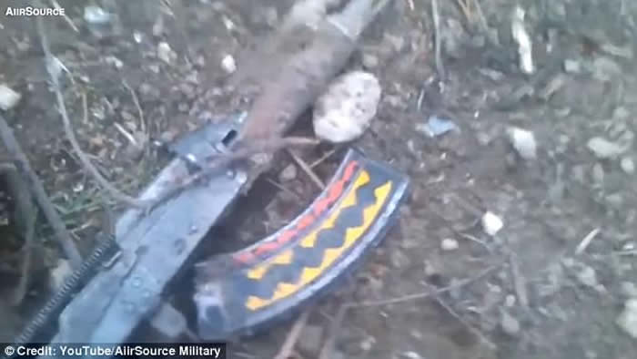 美军炸弹之母(GBU-43/B)轰炸阿富汗IS基地成废墟 秘密隧道留20具尸体