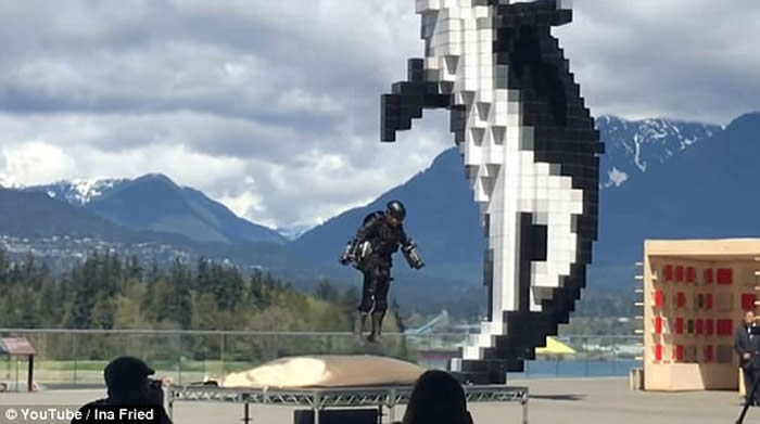 现实版“铁甲战衣”?英国发明家Richard Browning试飞成功