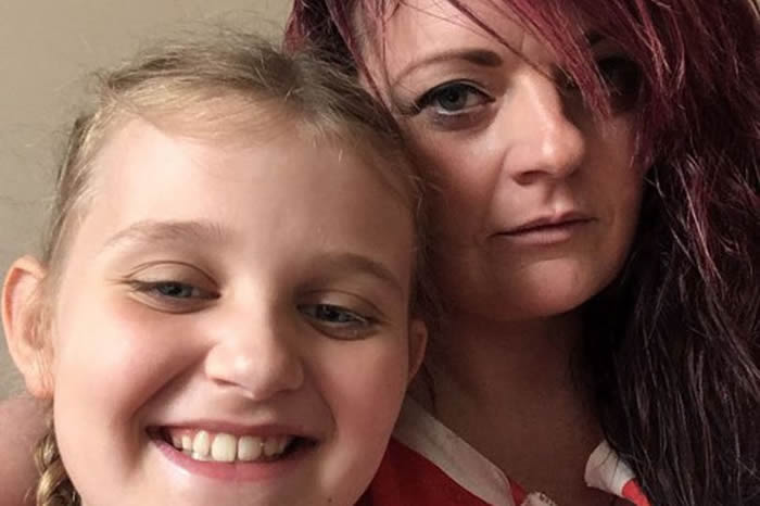 英国8岁女童出现流感症状 伤口爆裂跑出一只蜘蛛