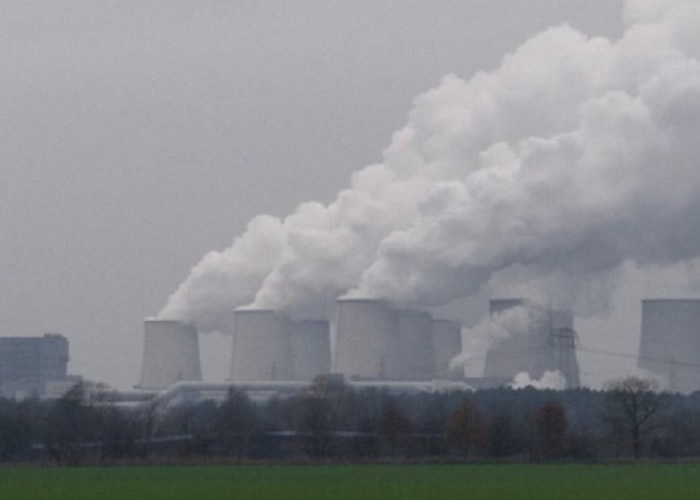 工厂排放温室气体,加剧全球暖化。