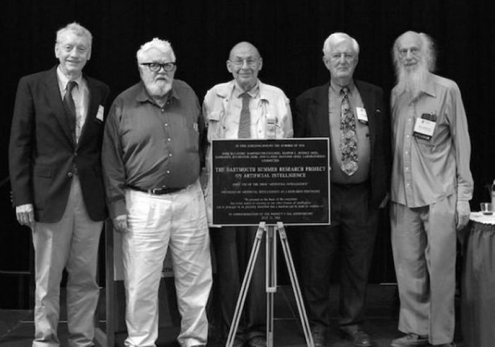 麦卡锡(左二)及明斯基(中)在达特茅斯研讨会上合照留念。