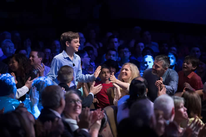 С�۷����ѡ���ܵ��������һ�ӭ�� PHOTOGRAPH BY MARK THIESSEN, NATIONAL GEOGRAPHIC