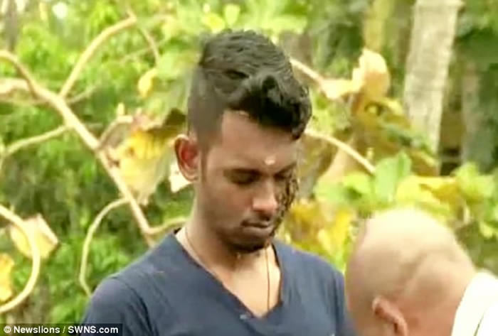 6万蜜蜂爬满头 印度喀拉拉特邦青年觉得好舒服